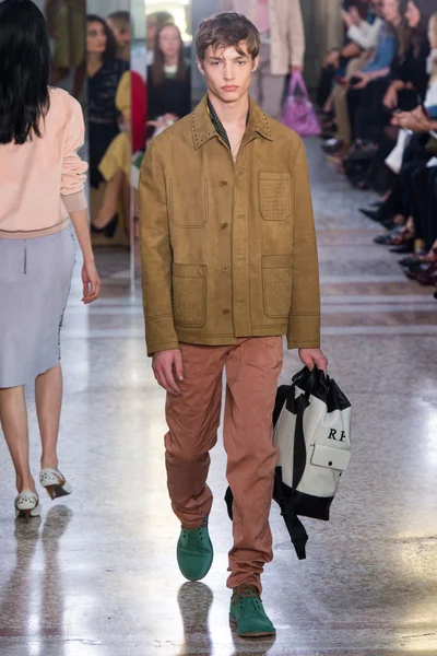 Look 11